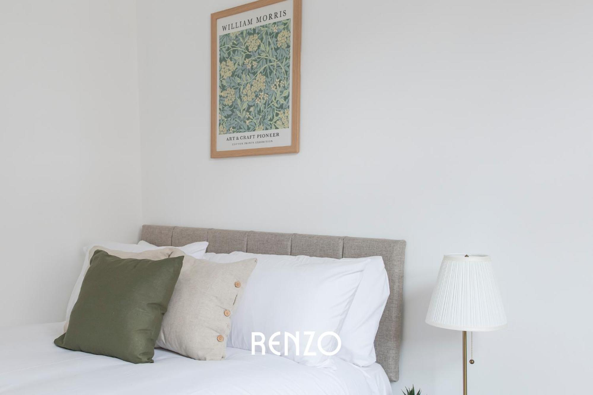Bright And Warm 3-bed In By Renzo, Free Wi-fi, Sleeps 6! *
